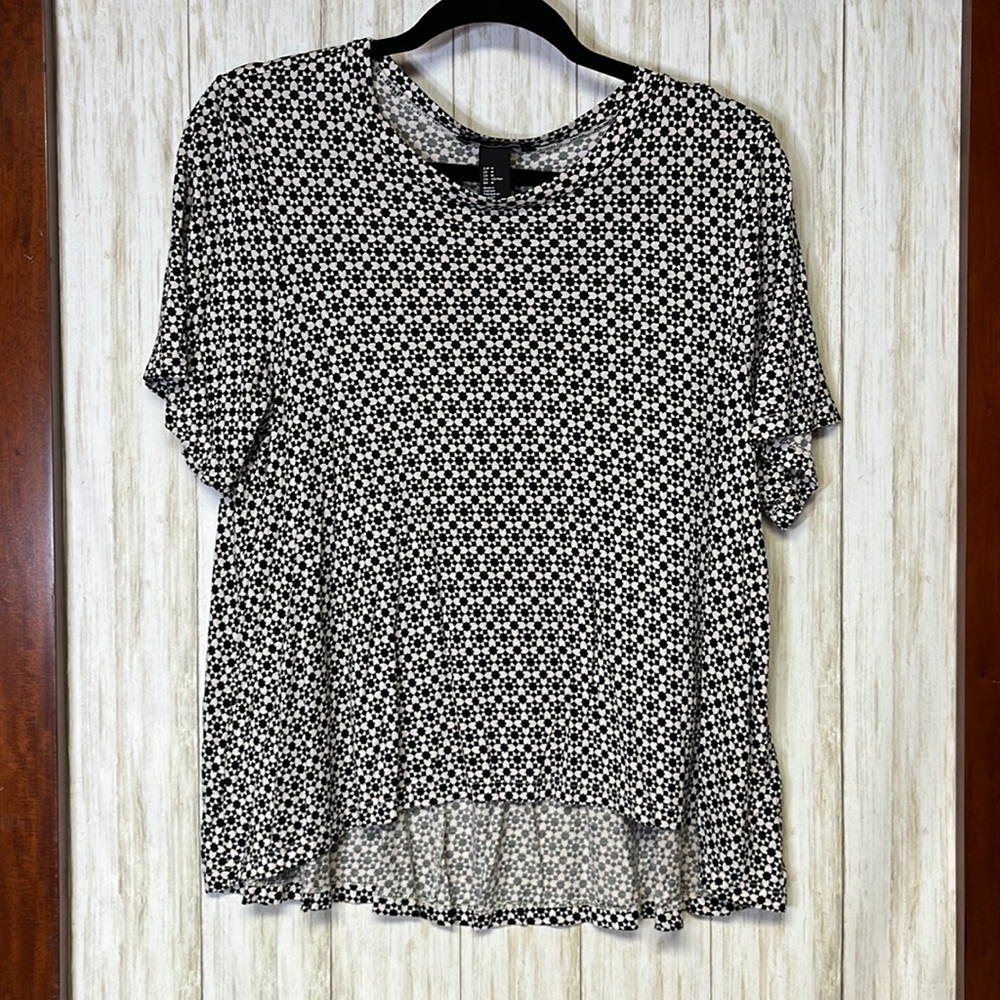 H&M Black & White Stretch Knit Short Sleeve Top Size Medium